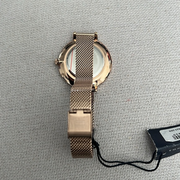 Tommy Hilfiger Alexa Carnation Rose Gold-Tone Mesh Ladies Watch #1782158 NWT - Picture 4 of 8